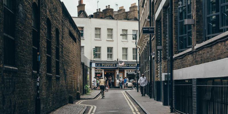 广州福中国日用百货品牌建设与市场营销策略研究：装饰摆件与生活用品的突围之道